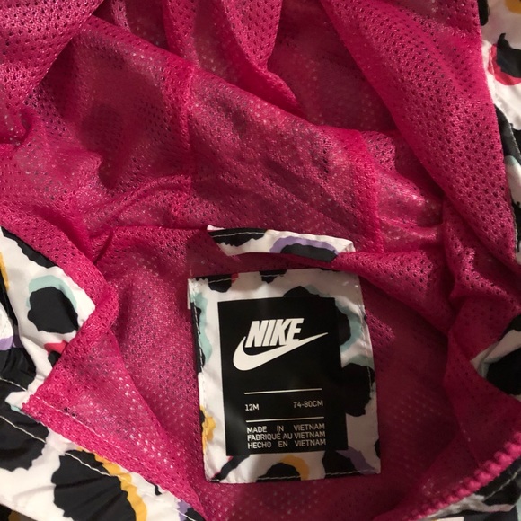 Nike Windrunner Lightweight Raincoat 12 Months - Picture 2 of 3
